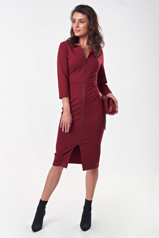 Knitted midi dress with lock in front wine