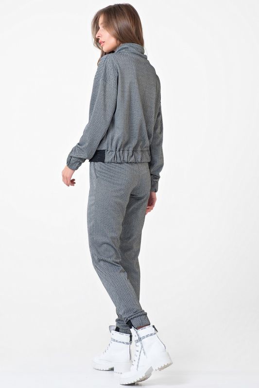 Casual knitted suit with black and white herringbone pants