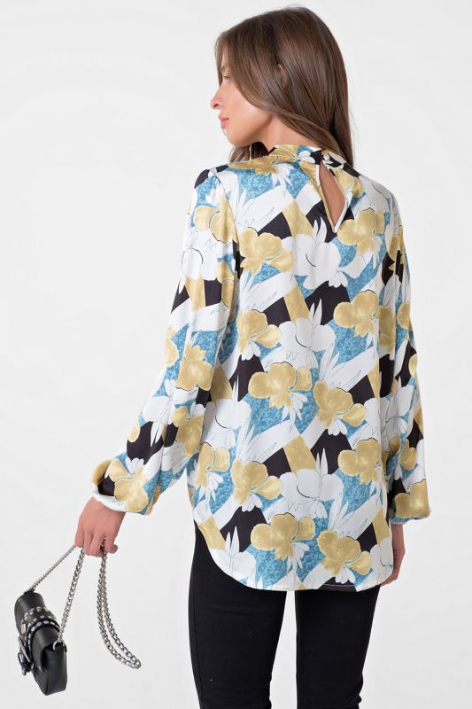 Light free blouse with floral print