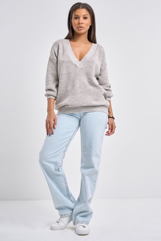 Free silhouette knitted sweater in gray-beige