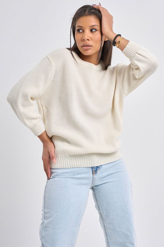 Knitted sweater with natural cotton in composition