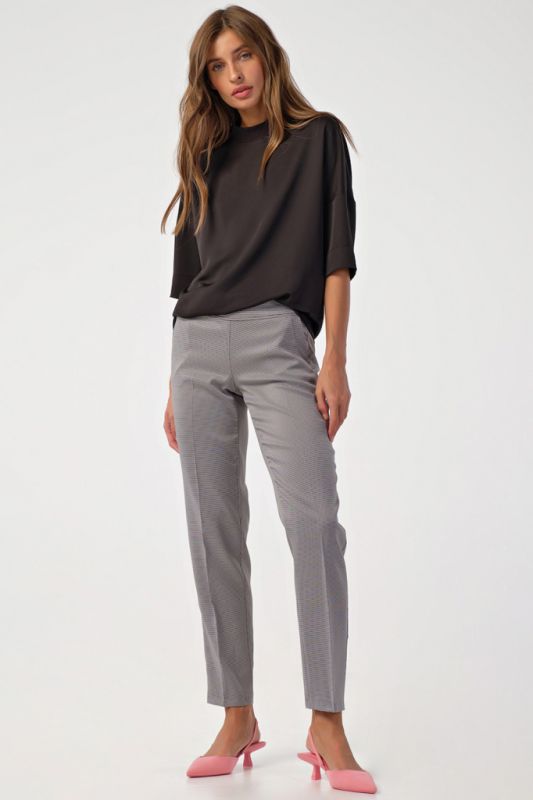 Tapered pants with small plaid on gray