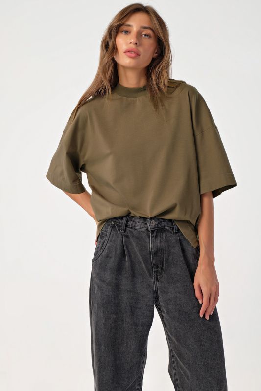 Oversize T-shirt with print on the back made of khaki cotton