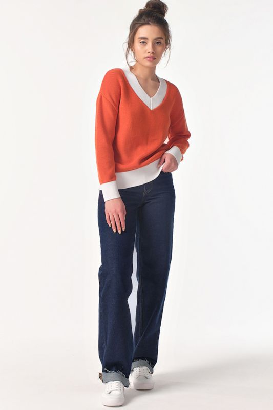 Knitted pullover with v-neck orange