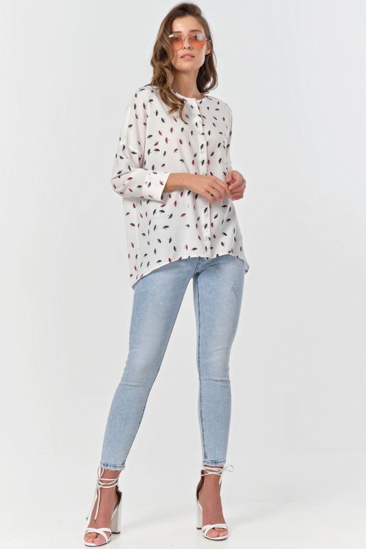 Free buttoned blouse with print on white