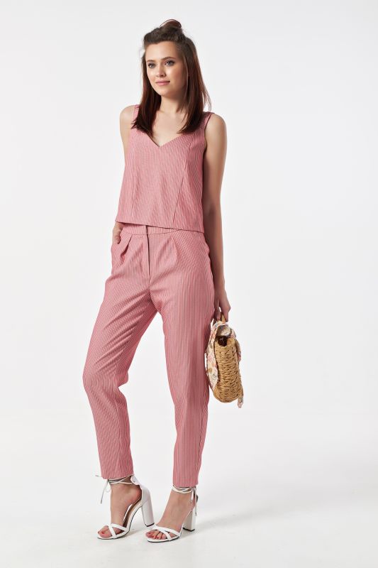 Summer pants suit with striped top on red