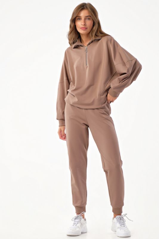 Oversize sports suit with mocha jersey pants