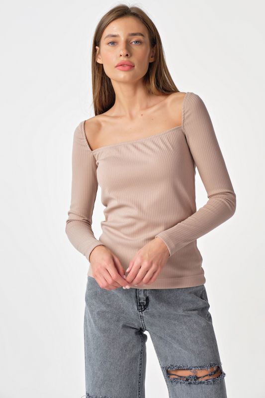 Longsleeve knitted longsleeve with square neckline beige