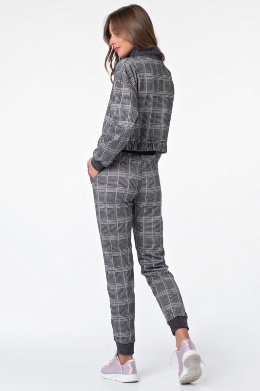 Casual warm jersey warm suit with plaid on black