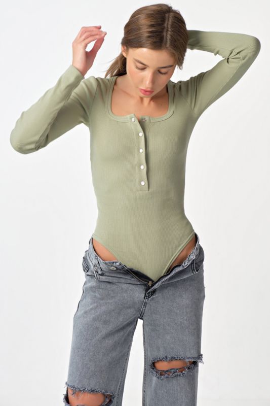 Long sleeve knitted body in light green