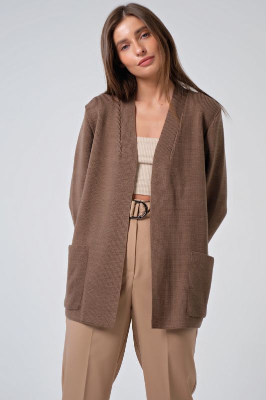 Short knitted cardigan with pockets made of cotton beige