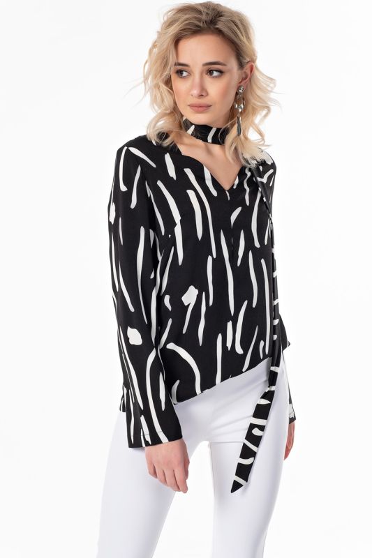 Free blouse with wide sleeve with print on black