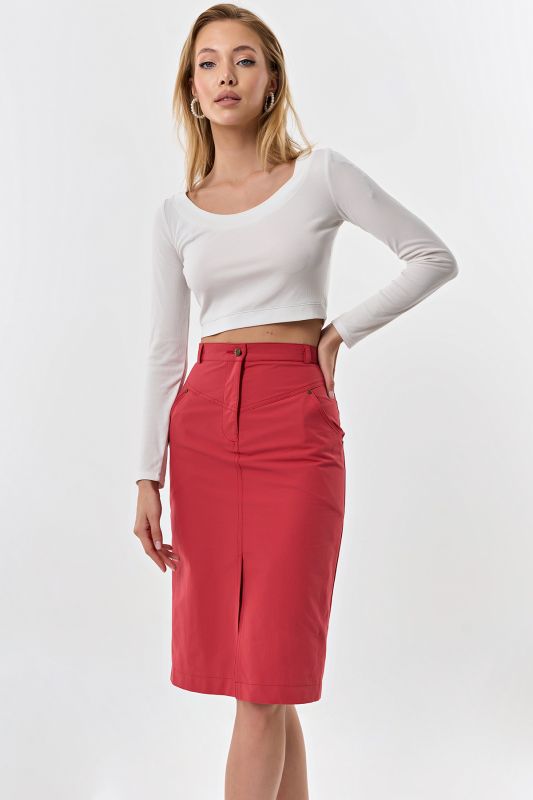 Straight silhouette skirt with denim style in red