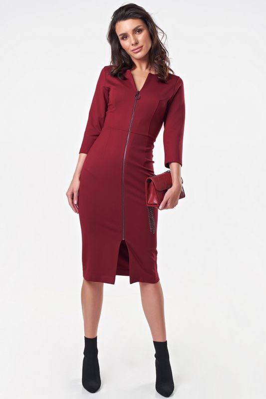 Knitted midi dress with lock in front wine