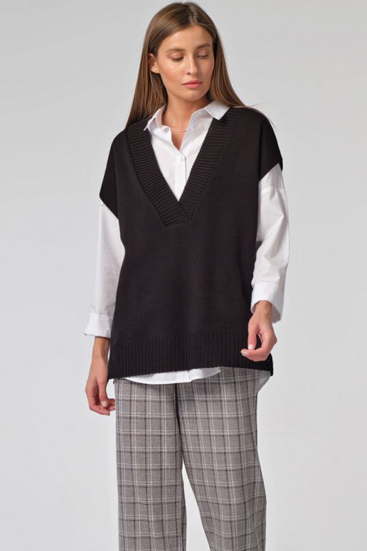 Knitted over-size vest with slits on the sides black