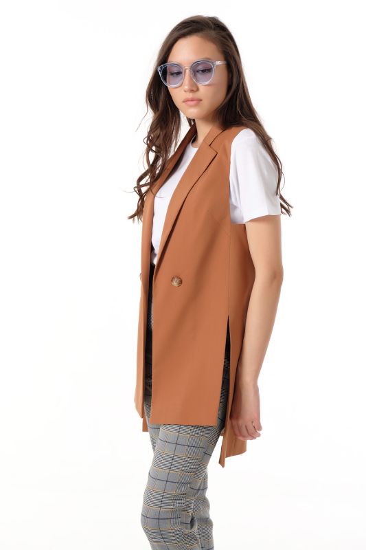 Long straight vest with slits on the sides made of almond suit fabric