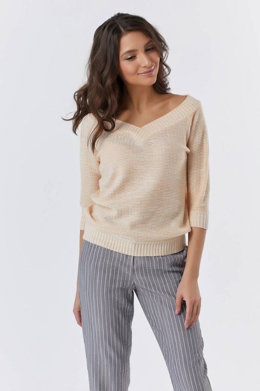 Short knitted pullover with v-neck beige