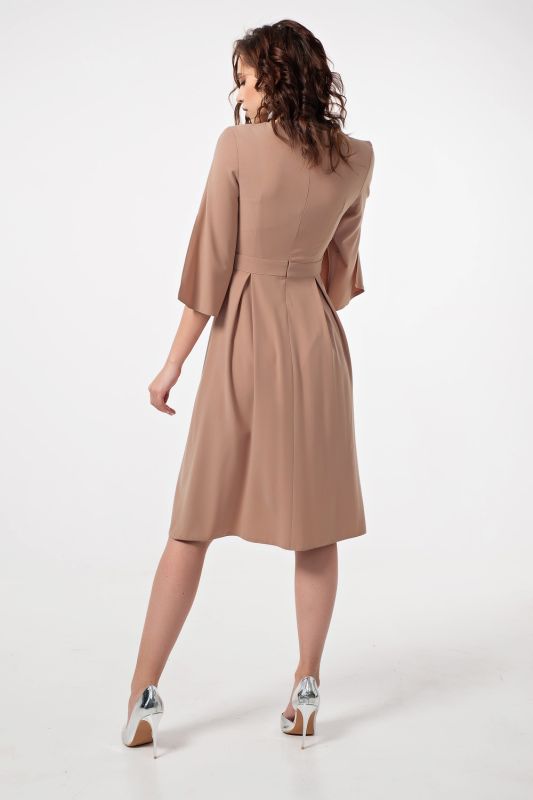 Beige fitted dress with leg slit