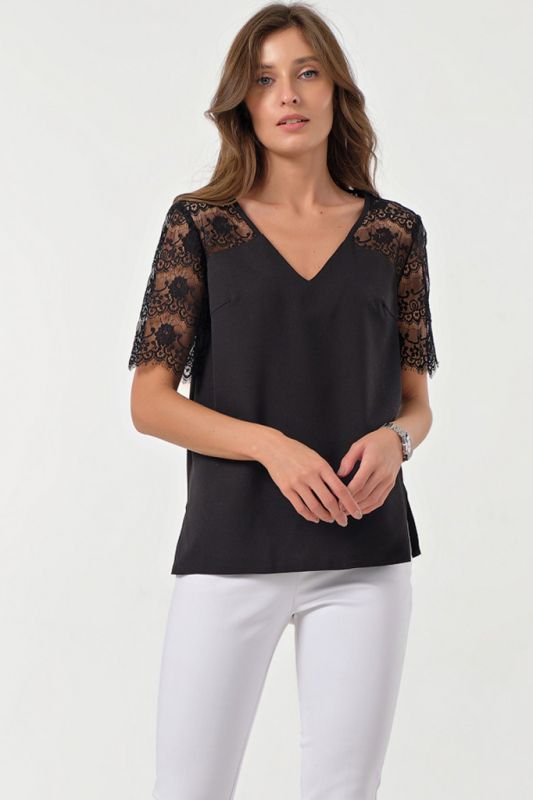 Straight blouse with lace black