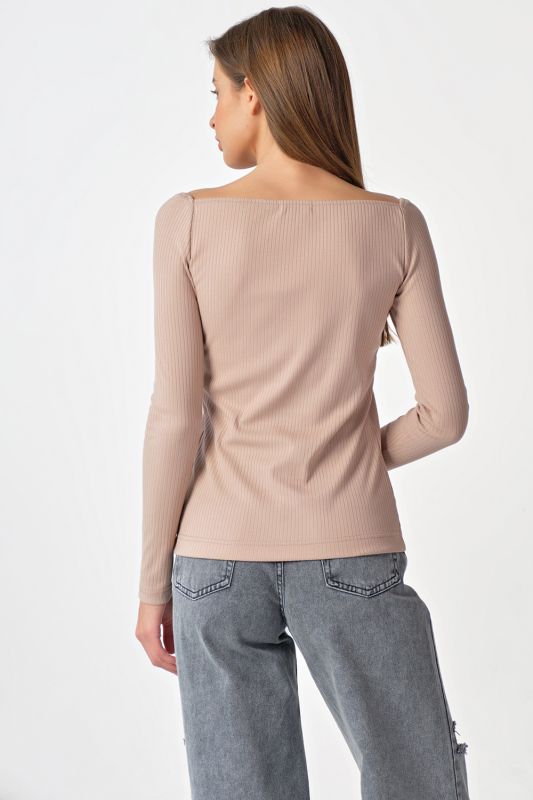 Longsleeve knitted longsleeve with square neckline beige