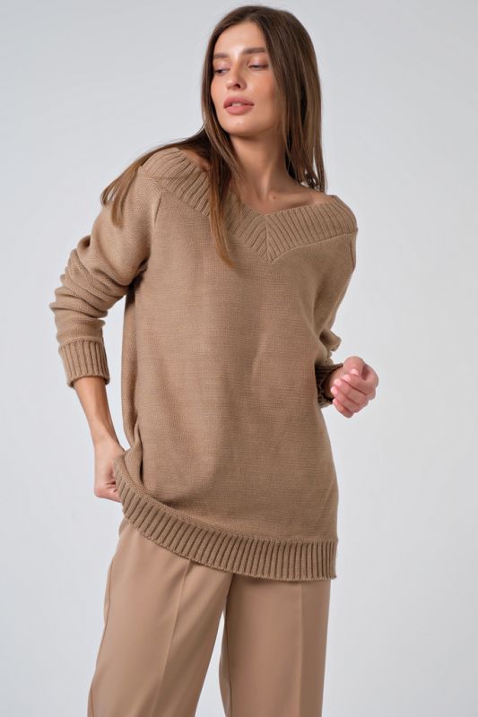 Camel v-neck knitted sweater