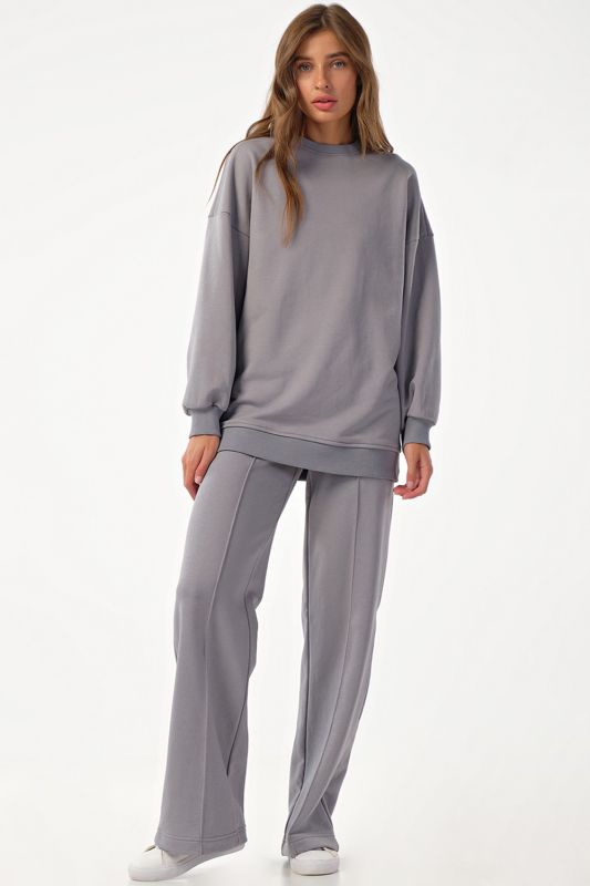 Sporty knitted sweatsuit with wide fouter pants gray