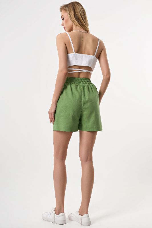 Linen shorts with elastic band in lettuce color