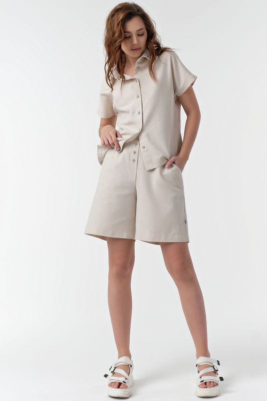 Summer suit with cotton shorts beige