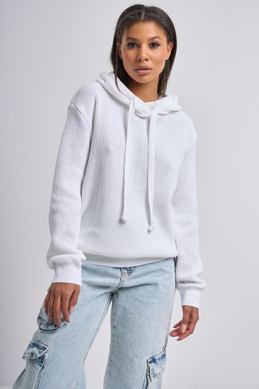 Knitted sweater with hooded voluminous white