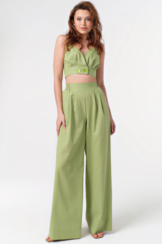 Summer trouser suit with linen top in lettuce color