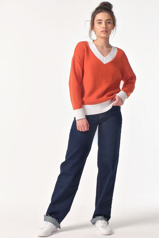 Knitted pullover with v-neck orange