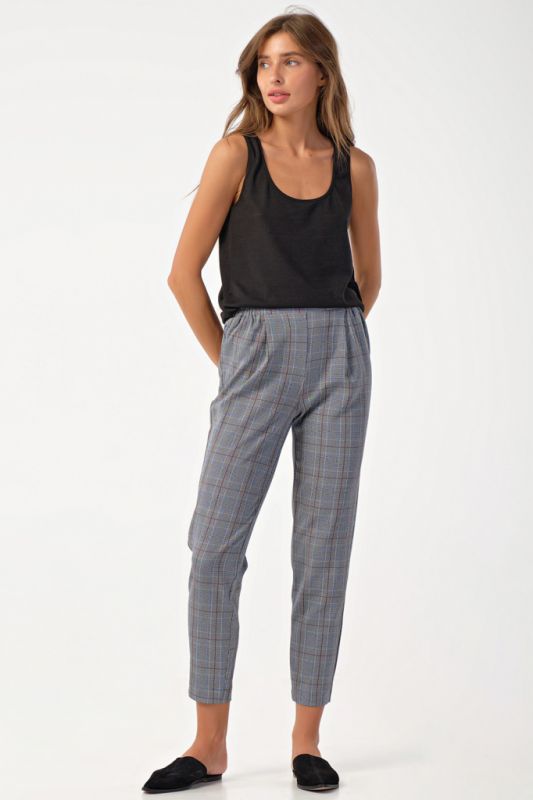 Cropped pants with elastic band in plaid on gray