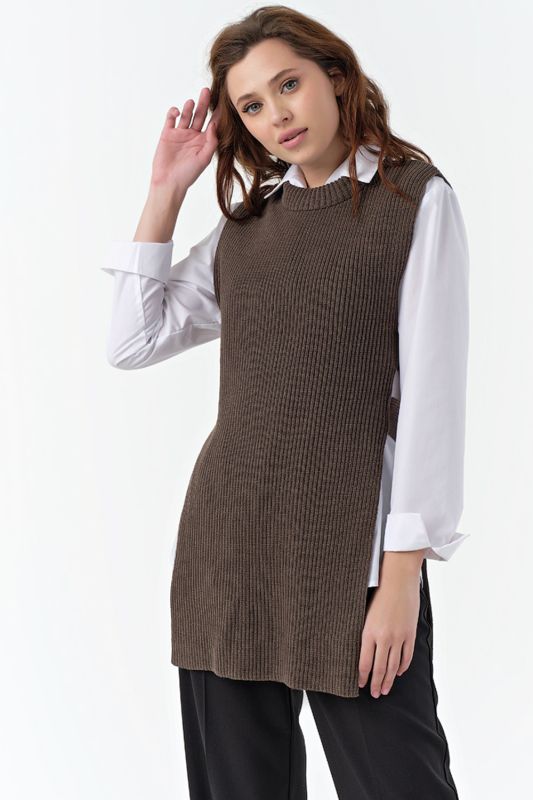 Knitted long vest with slits on sides made of cotton coffee color