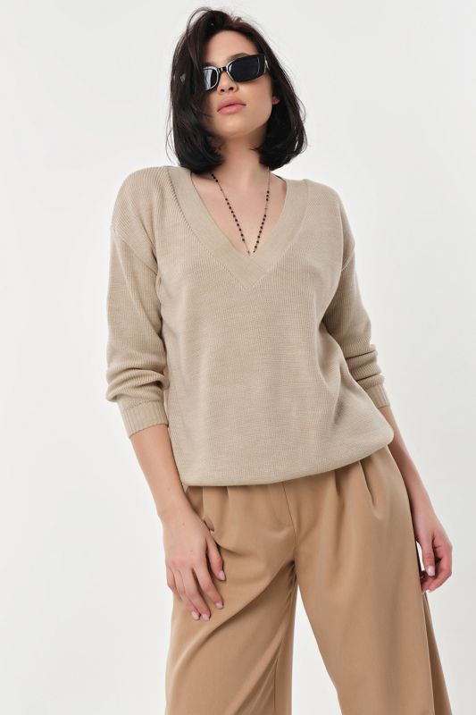 V-neck knitted sweater beige