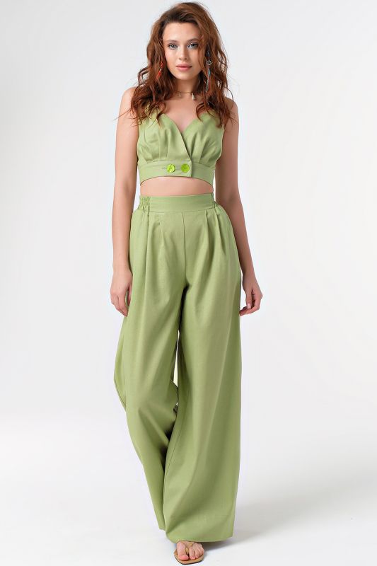 Summer trouser suit with linen top in lettuce color