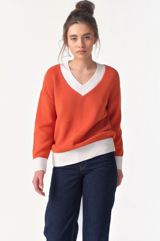 Knitted pullover with v-neck orange