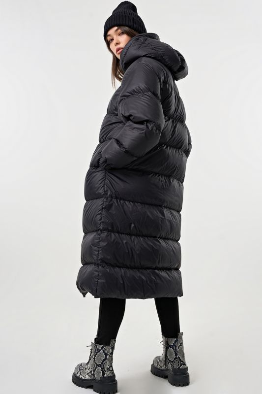 Straight silhouette down coat black