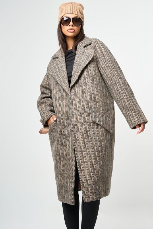 Beige long coat made of wool with insulated lining