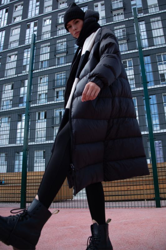 Straight silhouette down coat black