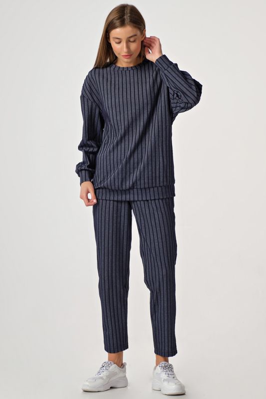 Free knitted suit with pants blue