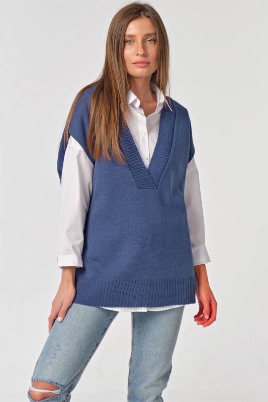 Oversize knitted vest with slits on the sides on blue