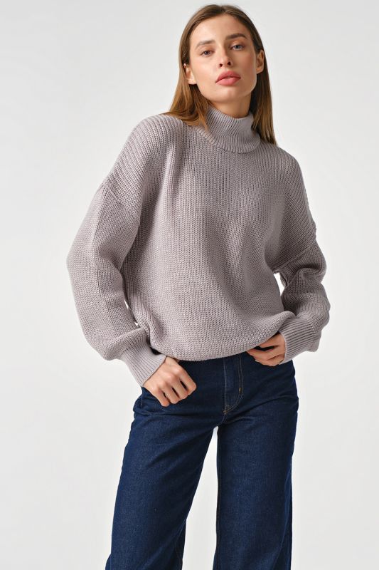 Warm knitted sweater with high neck light gray