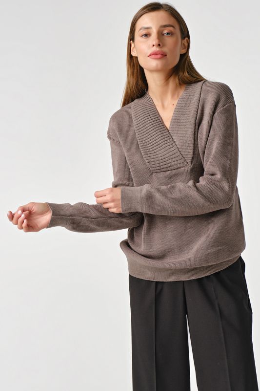 Loose knit pullover with dropped shoulder coffee color