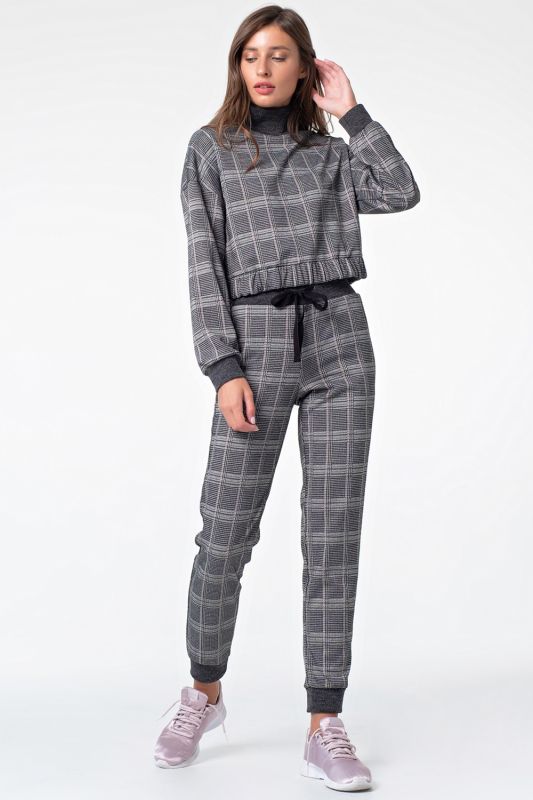 Casual warm jersey warm suit with plaid on black