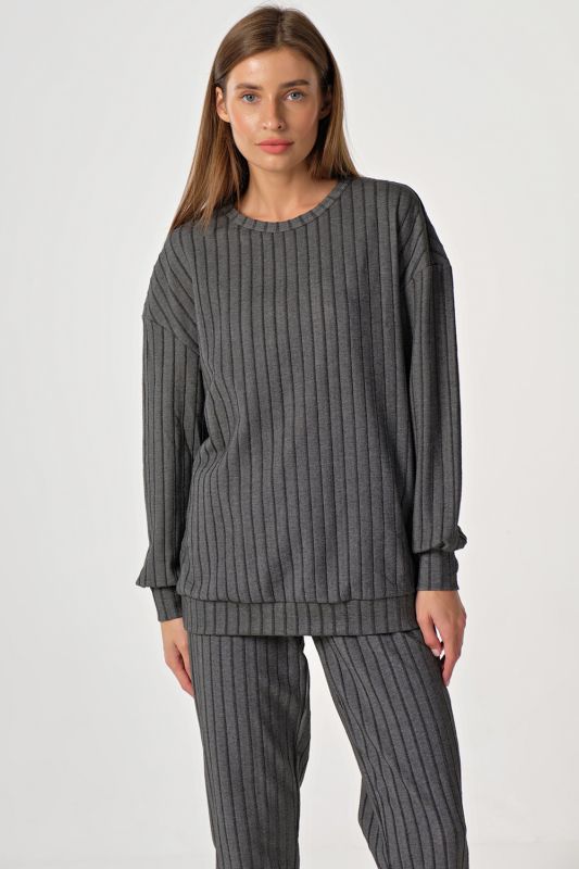 Loose knit suit with pants on gray