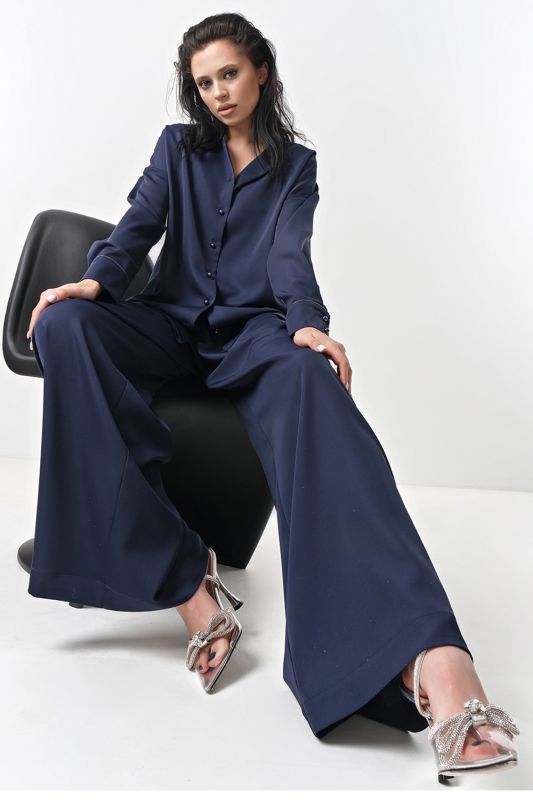 Dressy suit of flowing satin fabric dark blue