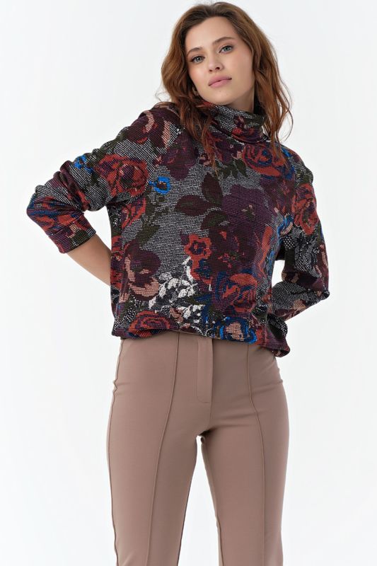 Knitted sweater with neck with floral print