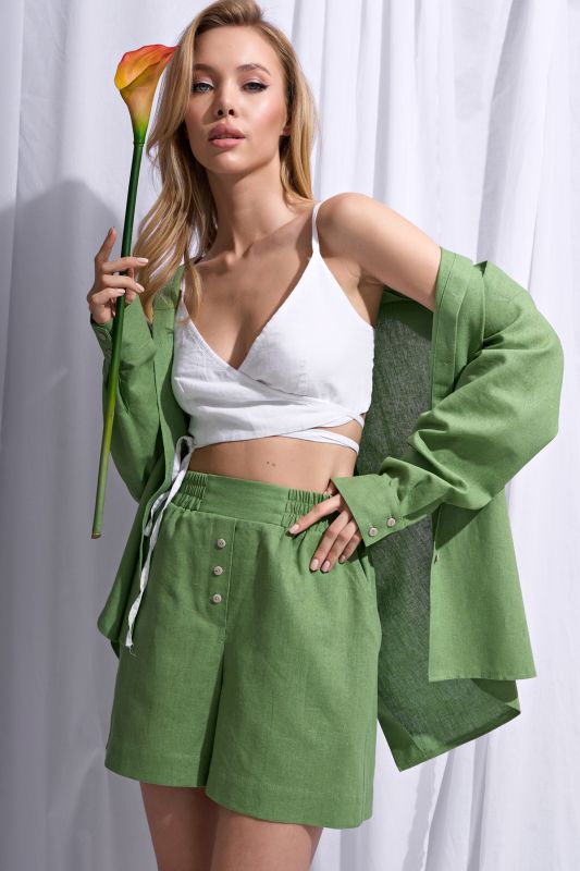 Linen shorts with elastic band in lettuce color