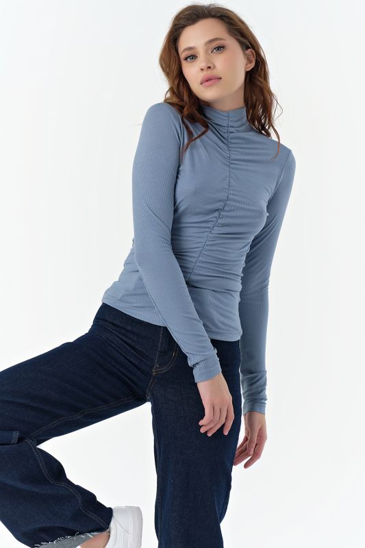 Turtleneck knitted turtleneck with blue smoky neck