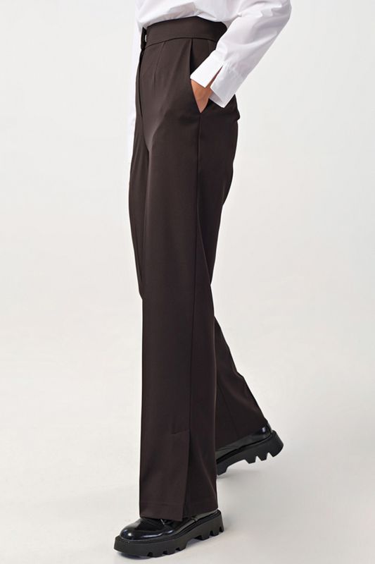 Classic straight pants with slits on the sides black